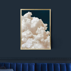 affiche nuages sur fond bleu foncé