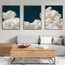 affiches nuages sur fond bleu foncé