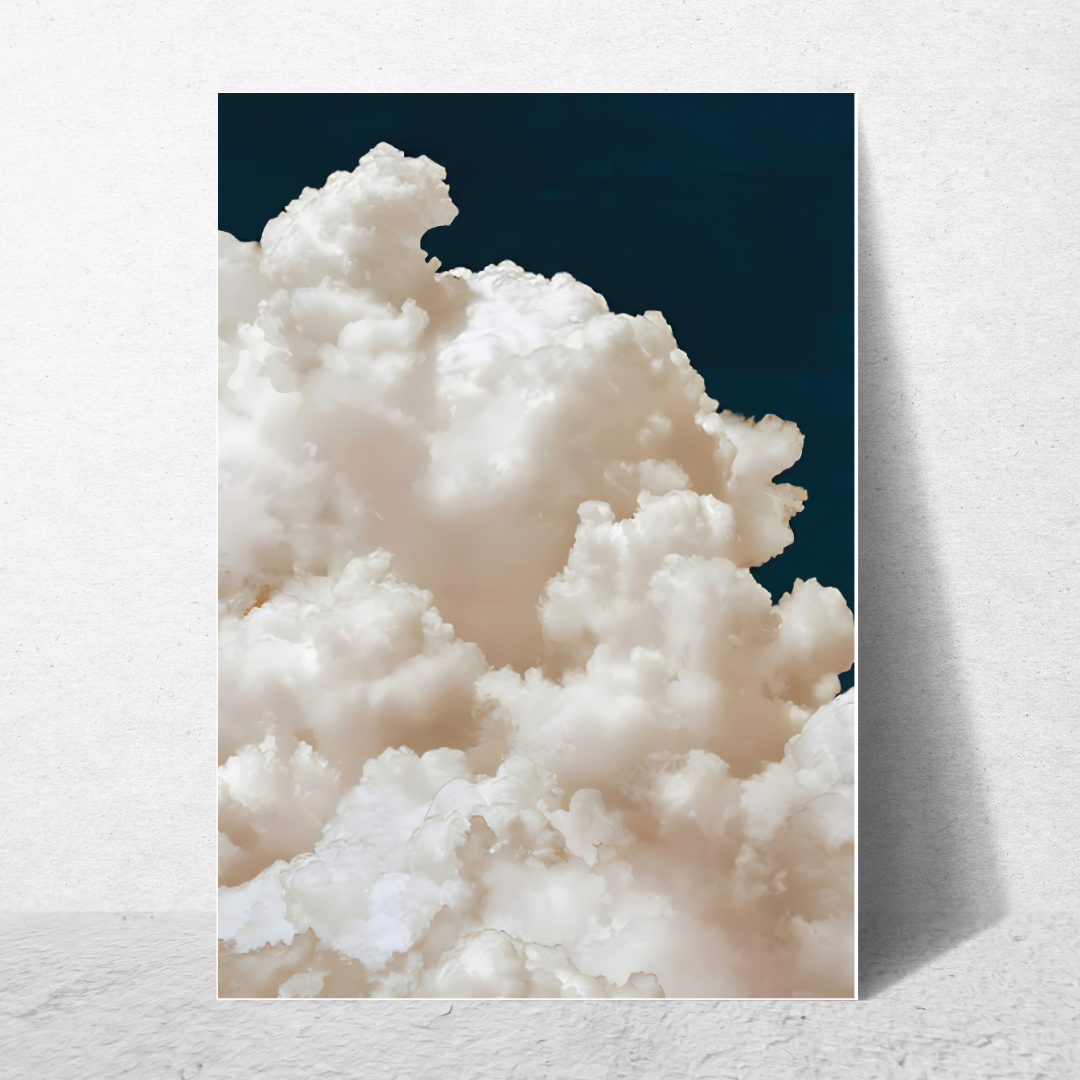 affiche nuages sur fond bleu foncé